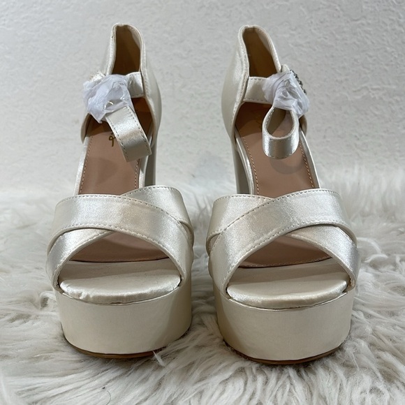 LULUS Crushest White Satin Rhinestone Ankle-Strap Chunky Heels Size 8 NEW - Picture 4 of 16